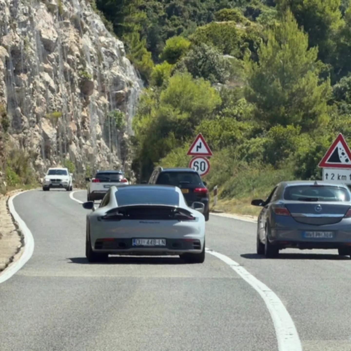 Kroatiens Straßen im Sommer: Wenn ein Überholmanöver zur Gefahr für alle wird